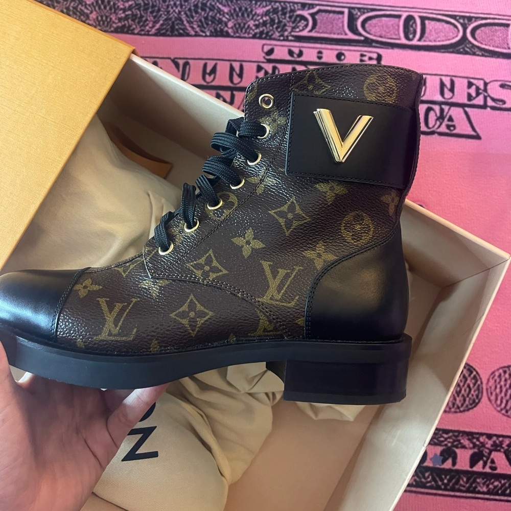 Louis Vuitton Wonderland Flat Ranger